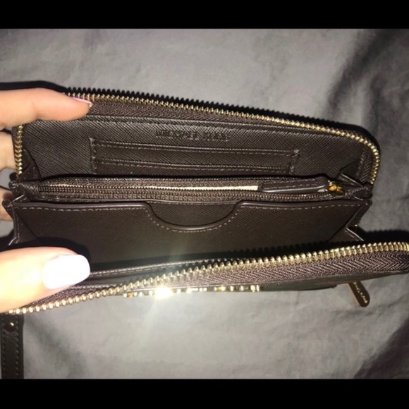 ISO‼️ MK Wristlet - Picture 2 of 2